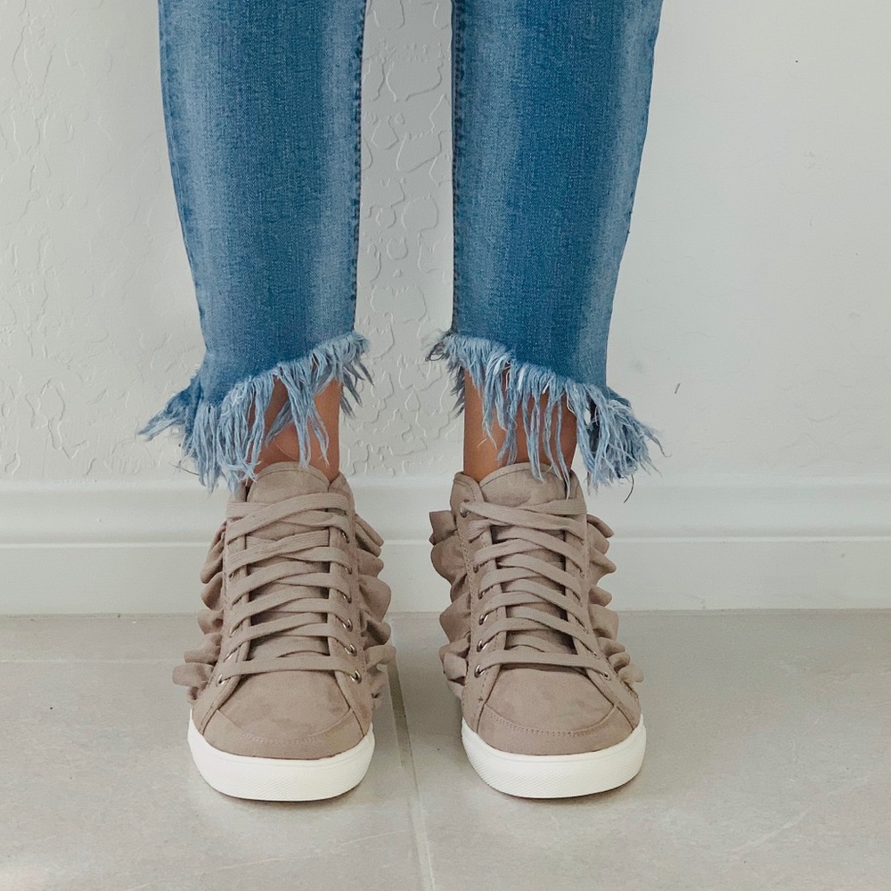 NIB Blush Nude Ruffle Chic High Top Sneaker - Picture 4 of 8